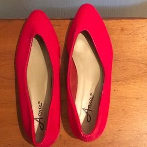 RED FLATS IN NWOT CONDITION BRAND ANNIE. SIZE 7.5
